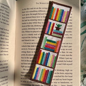 Bookshelf Bookmark Cross Stitch Pattern – Digital Download PDF | Book Lover Gift | DIY Embroidery | Bookworm Bookmark | Modern Cross Stitch