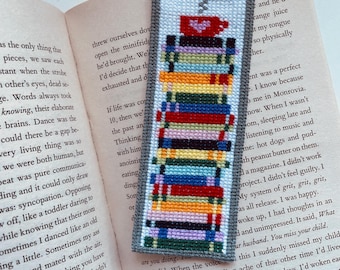 Schema per segnalibro a punto croce con pila di libri - Regalo per lettori