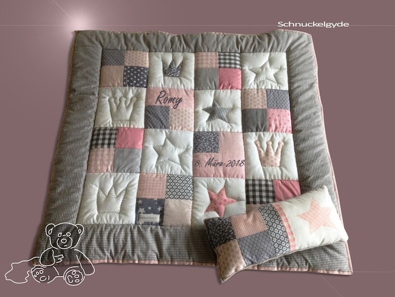 Krabbeldecke mit Namen, Individuelle Babydecke Lagerungskissen ROMY Patchworkdecke, personalisiert Bild 1