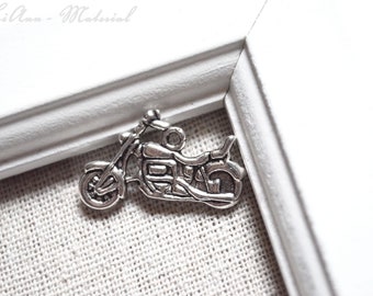 4 silberfarbene Motorrad-Anhänger 25 x 15 mm