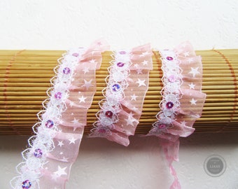 3,30 Euro/Meter: 1 m Rüschenband ca. 2,8 cm breit, mit Pailletten, rosa mit Sternchen