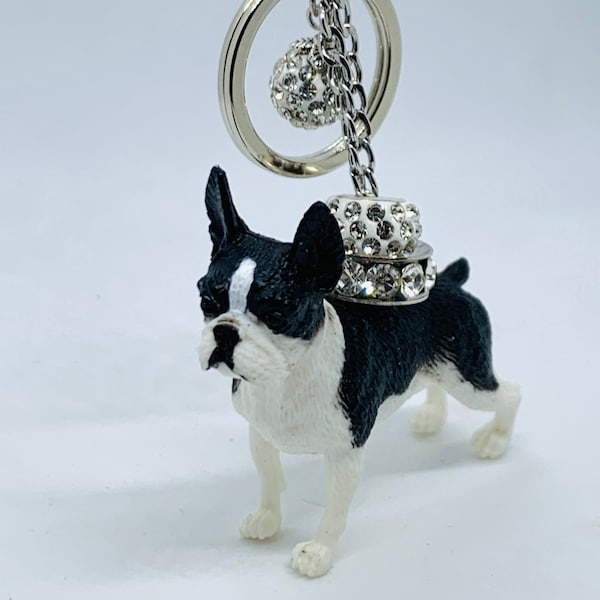 Boston Terrier als Taschenbaumler/Schlüsselanhänger mit Swarovski-Kristallkugel