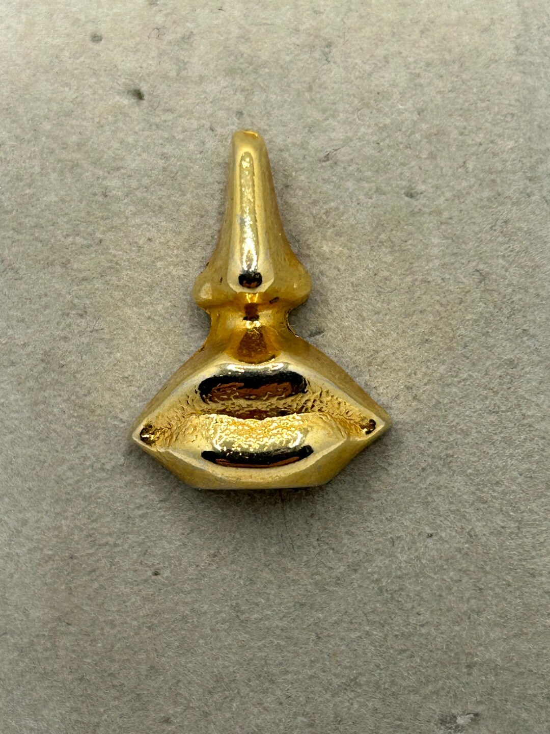 Broche Vintage Dali Parfums Nez Bouche Iconique Années 80 - 35x26mm Occasion