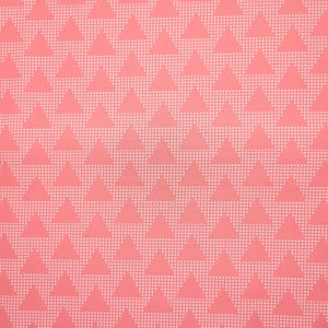Baumwollstoff aus der Serie Emilie von Hilco. Lachsfarben mit Dreiecken. Bild 4