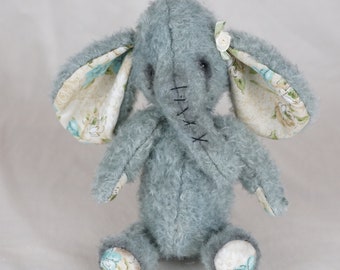 Handmade elephant Yatta from the Urbi Bears