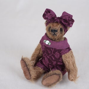 Handmade Miniatur Teddybär Estelle von den Urbi-Bären Bild 1