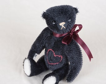 Handmade artist bear Clemens from the Urbi Bears