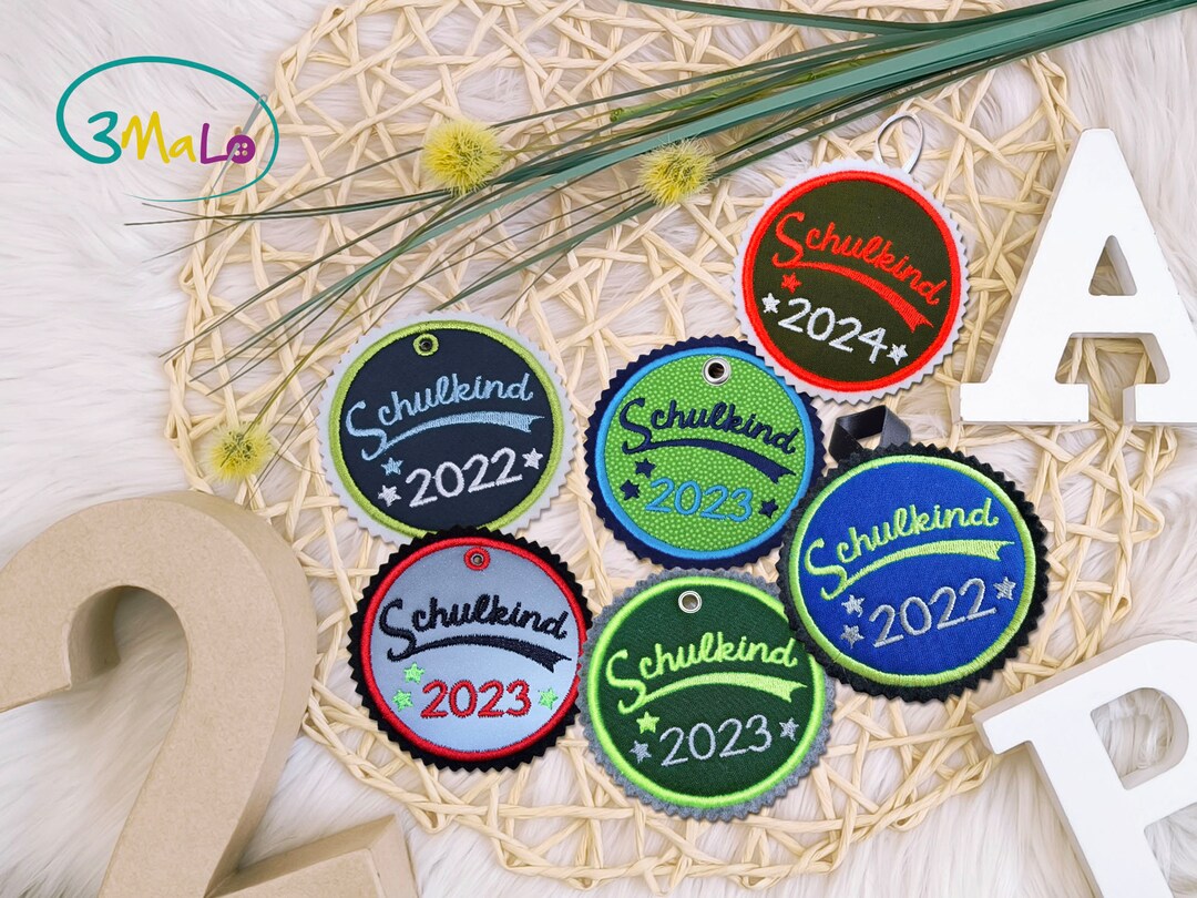 Schulkind 2025 Wunschfarbe Button Anhänger Stickapplikation - Etsy.de