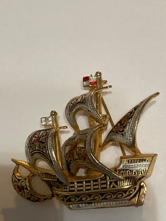 Vintage ship brooch gold toned