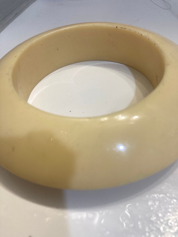 Bracelet Vintage Années 50 En Bakélite (?) - Couleur Blanc/beige, Occasion