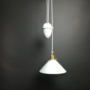 Height-adjustable dining table lamp Pull lamp with old hand-blown glass shade Rope pull lamp Country house kitchen lamp Kitchen lamp Design inspiration