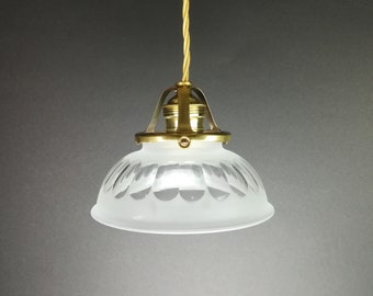 Hängelampe mit alten handgeschliffenen Schirm Wohnzimmerlampe Designinspiration Vintagelampe