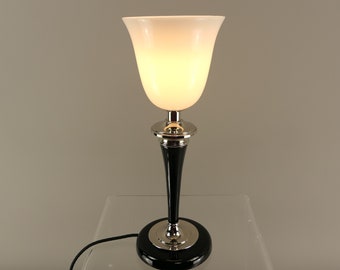 Mazda Tischlampe mit weißem Schirm, Art déco Lampe für Kommode, Seidboardlampe, Table Lamp