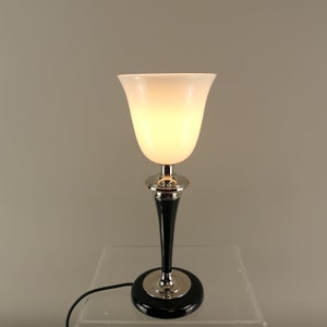 Mazda Tischlampe mit weißem Schirm, Art déco Lampe für Kommode, Seidboardlampe, Table Lamp