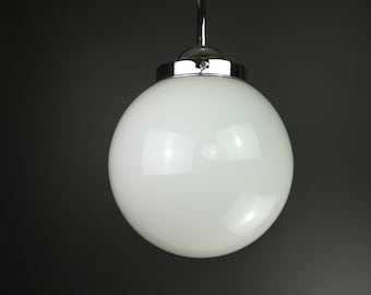 Alte Hängelampe Chrom Pendelleuchte mit Opalglas Lampe mit weißem Kugelschirm Designinspiration
