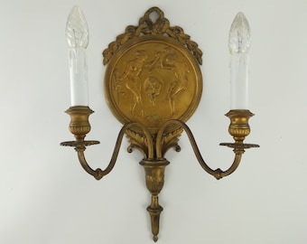 French Empire wall lamp fire-gilded bronze with mythological motif