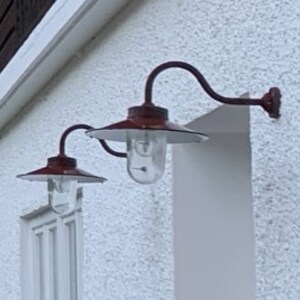 Klassisk gårdslampa, i rostfri finish, trädgårdslampa, utomhusbelysning för vingård, verkstadslampa, hållbar, modell 17 braun