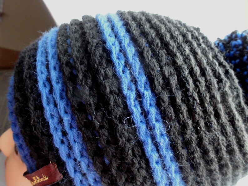 Bommelhat blackblue crocheted