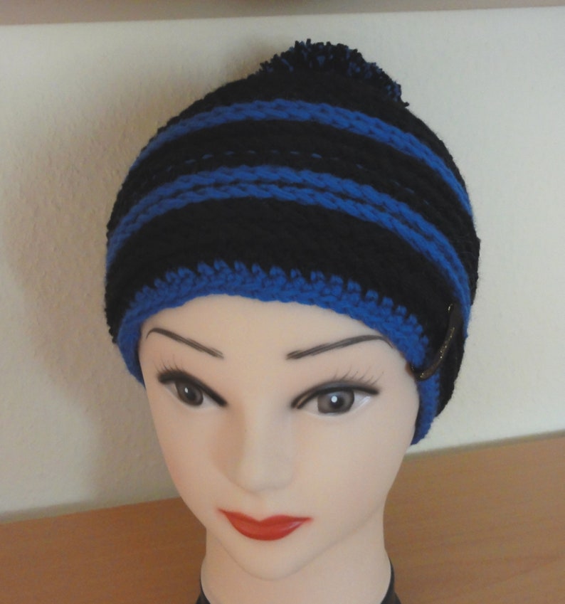 Bommelhat blackblue crocheted