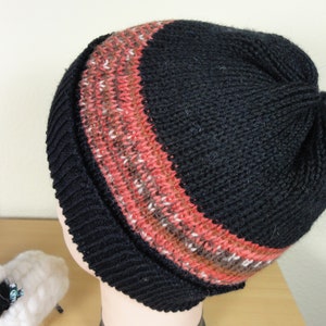 Herren und Damen Beanie Strickmütze schwarz-rot Bild 2