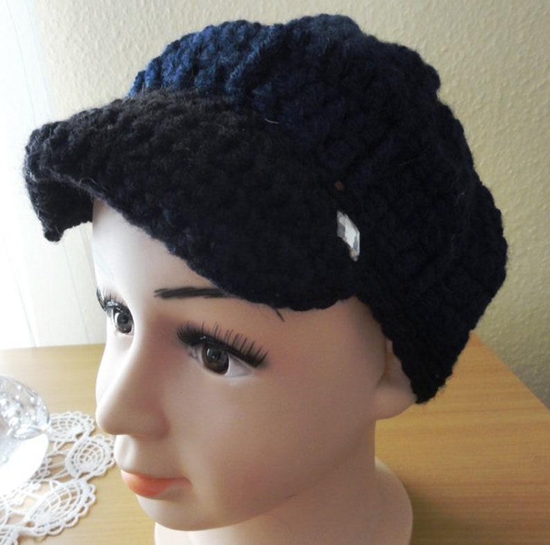 Newsboy cap with peak dark blue image 1