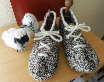 Slippers made of sheep's wool size. 38, brown-mottled