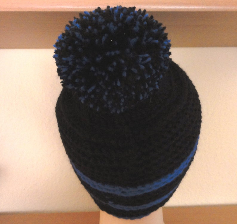 Bommelhat blackblue crocheted