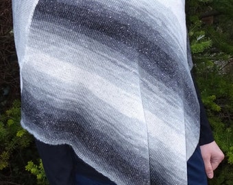 Poncho black and white with gradient, glitter thread