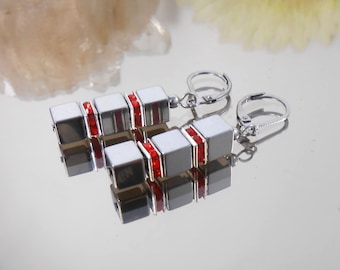 Cube Earrings Shiny hematite silver + rhinestones Red