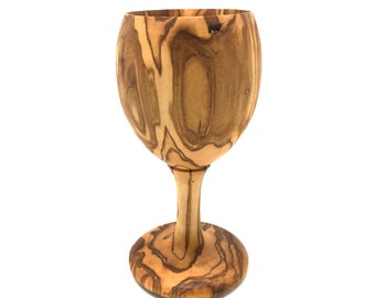 VINO – wine goblet made of olive wood