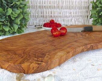 Tabla de cortar RÚSTICA (sin ranura) madera de olivo 35 - 39 cm aprox.