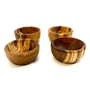 Set of 4 egg cups PICCOLO made of olive wood