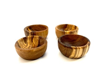 Set of 4 egg cups PICCOLO made of olive wood