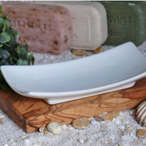 Porcelain soap dish with olive wood plate image 2