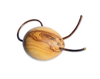 Play mouse made of pure olive wood. 100% natural toy for cats