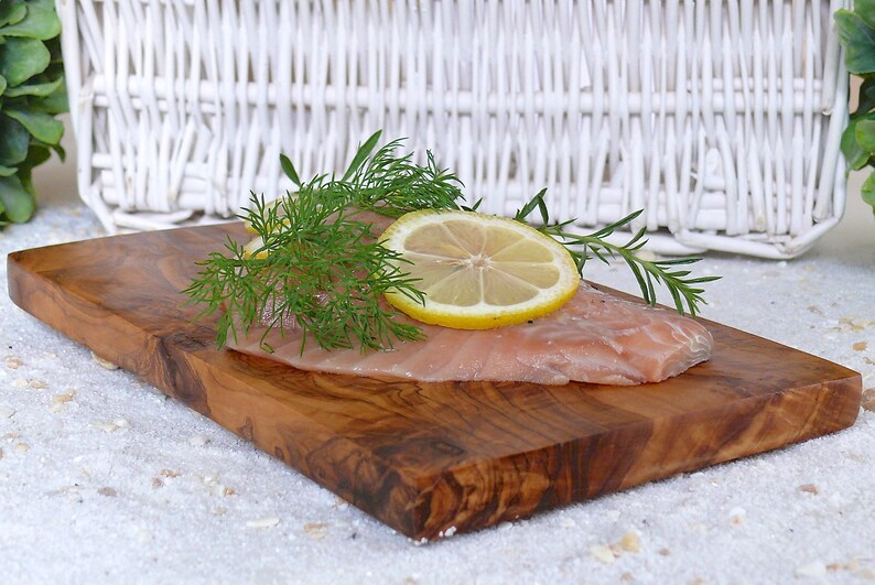 Grilling plank made of olive wood image 1