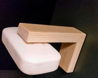 Magnetic soap holder 9 cm made of local beech wood including a plate for the soap