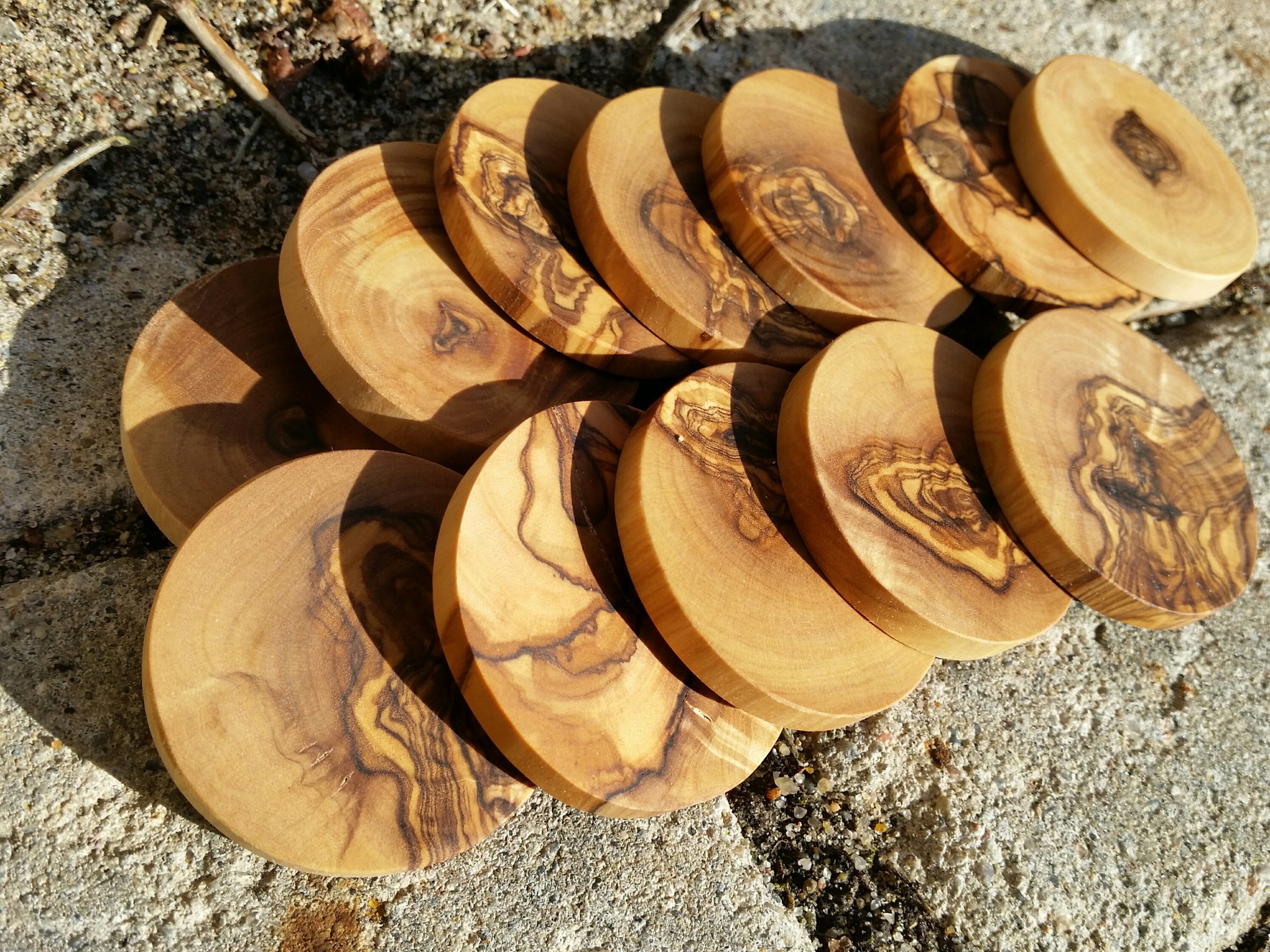 10 dischi di legno / dischi di rami in legno d'ulivo Ø circa 3 cm, fai da  te -  Italia