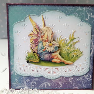 Tarjeta de felicitación "Elfo con oruga"