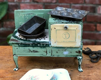 Toy Tin Litho Oven, Six Tin Plates and 3 Baking Accessories, Electric Tin Toy Stove, Kitchen Decor, Nursery Decor, 11 1/2' x 8 3/4" x 5"
