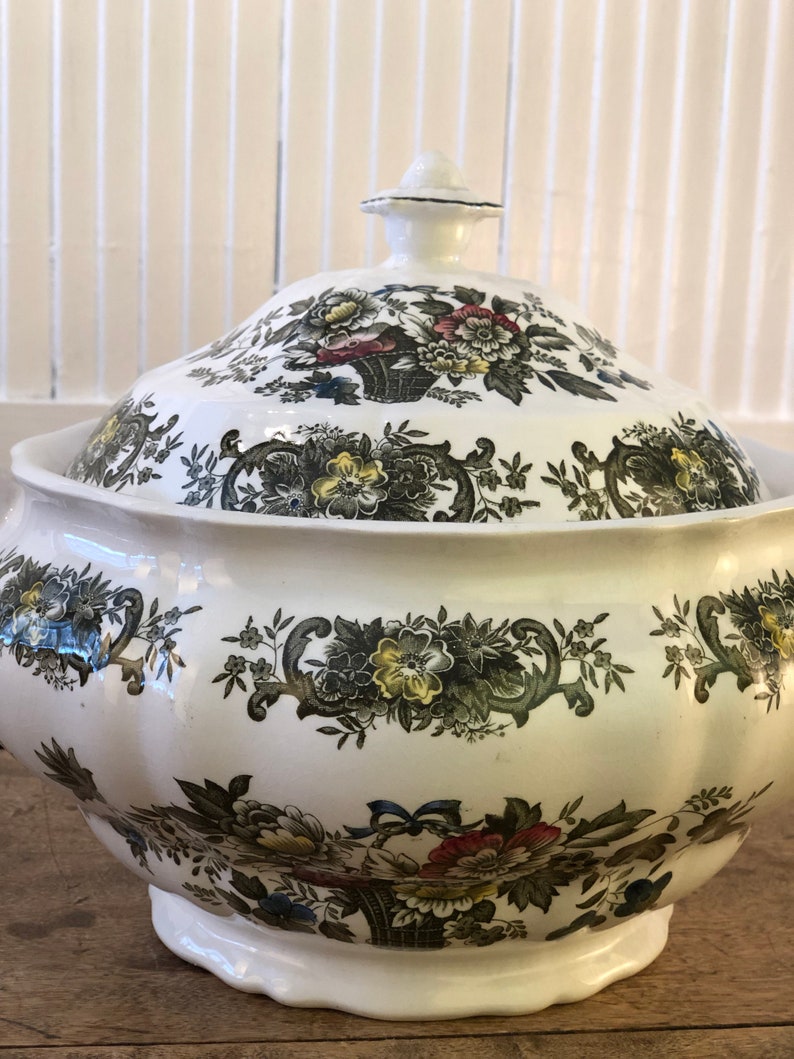 Ridgway Antique Ironstone Soup Tureen England Old English Bouquet Early 1900s Approximately 10 H x 9 12 Diameter Staffordshire
