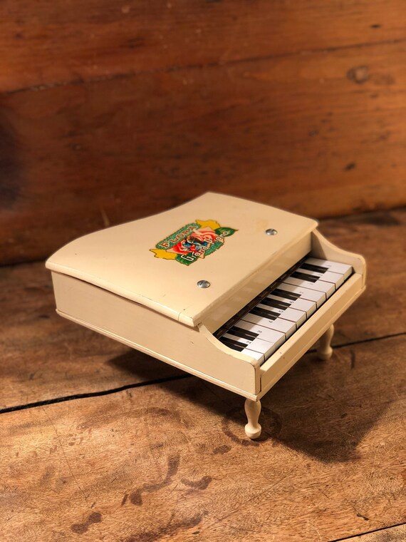 toy grand piano