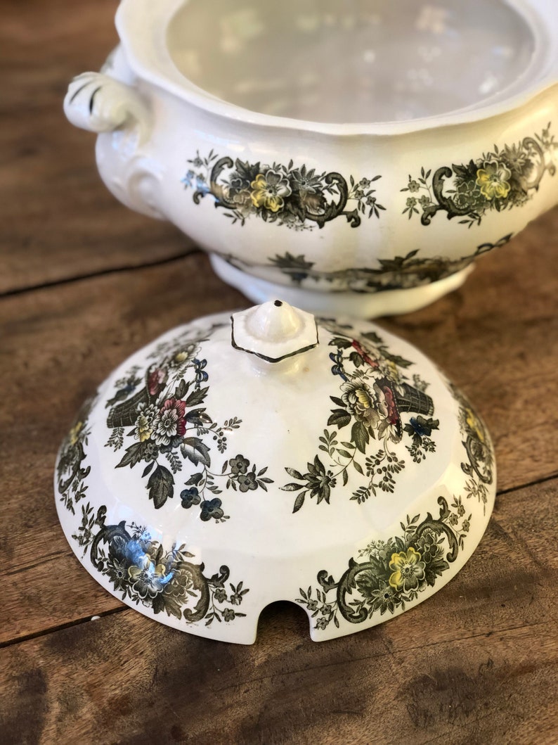 Ridgway Antique Ironstone Soup Tureen England Old English Bouquet Early 1900s Approximately 10 H x 9 12 Diameter Staffordshire