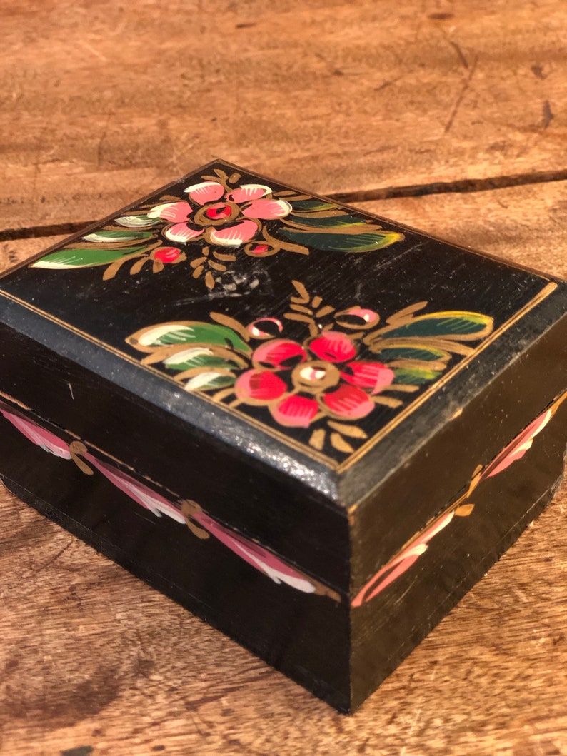 Size 4 W x 2 14 H x 3 D Hand-Painted Floral Wood Jewelry Box