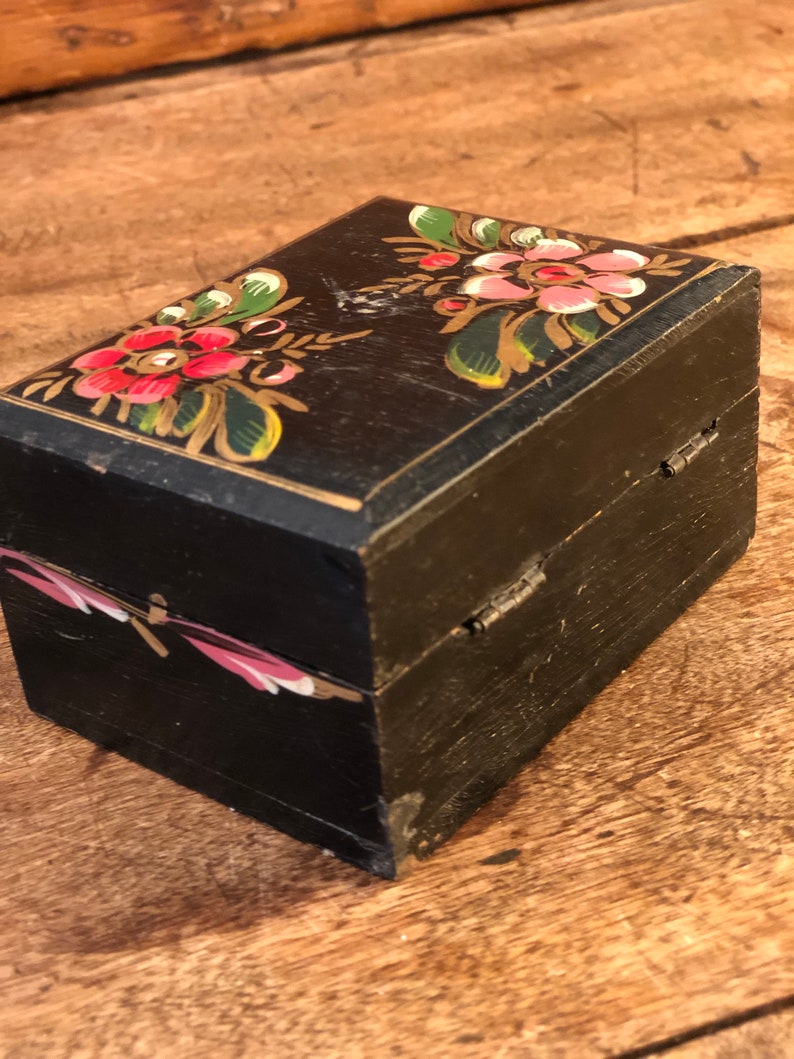 Size 4 W x 2 14 H x 3 D Hand-Painted Floral Wood Jewelry Box