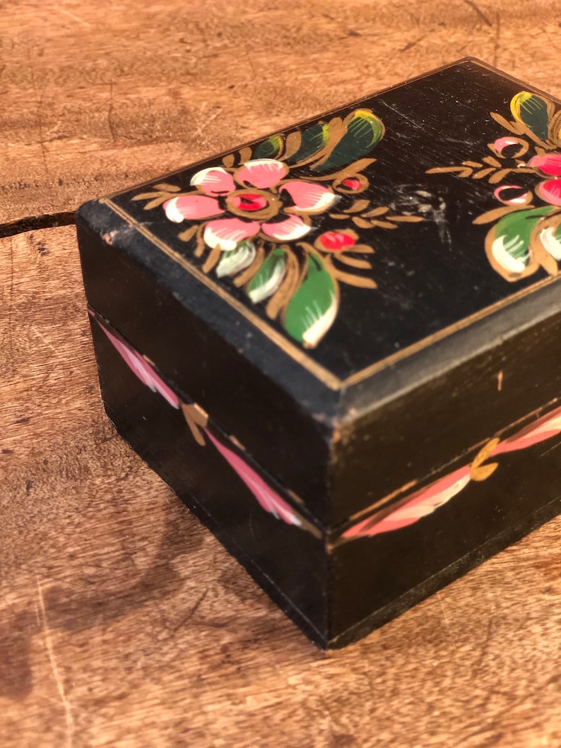 Size 4 W x 2 14 H x 3 D Hand-Painted Floral Wood Jewelry Box