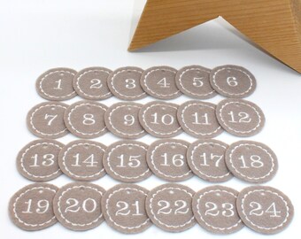Chiffres de calendrier de l'Avent, en feutrine taupe, ronds et brodés / Pendentifs chiffres pour calendriers de l'Avent