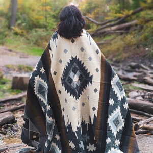 Native Americas Style Grey Alpaca Blanket - Handmade In The Andes Of Ecuador Unique Design Warm Soft Hypoallergenic Strong Quality Stylish