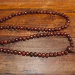 Mala autentico 108 perle in palissandro da 10 mm - fatto a mano in Nepal - perle di preghiera indù buddiste uniche - Mala Mantra Sadhana - Zen Peace Love