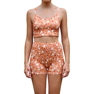 Two Piece Co-Ord Crop Top Cami High Waisted Biker Shorts Yoga Athleisure Loungewear Women&#39;s Matching Set - 2&quot; Inseam - Gold Floral
